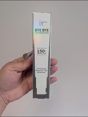 It Cosmetics Bye Bye Foundation in Light